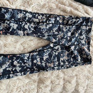 Lulu Navy Floral Crop